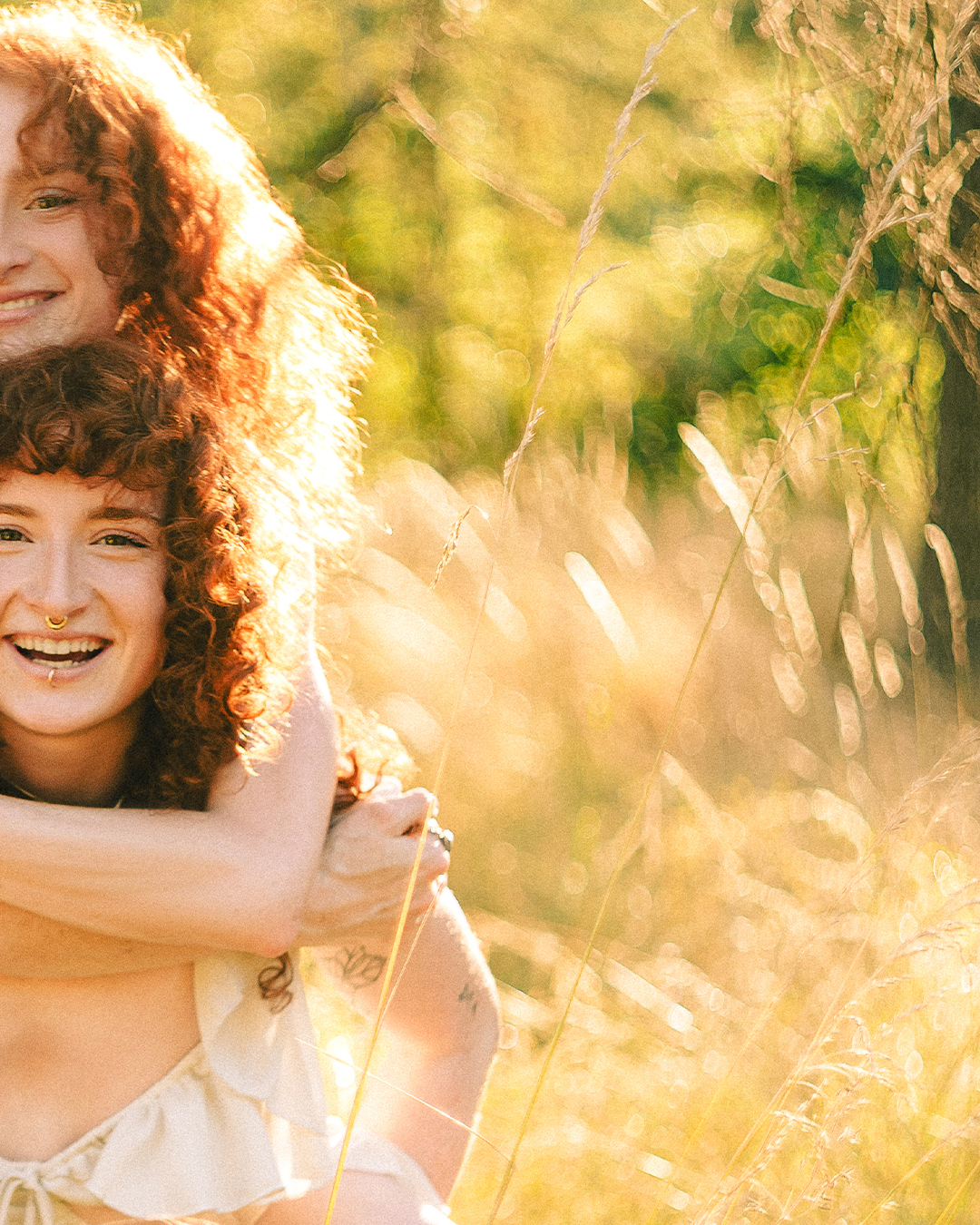 Emotive Creative Portraits of Twin Sisters at Golden Hour — photograph 14 of 20